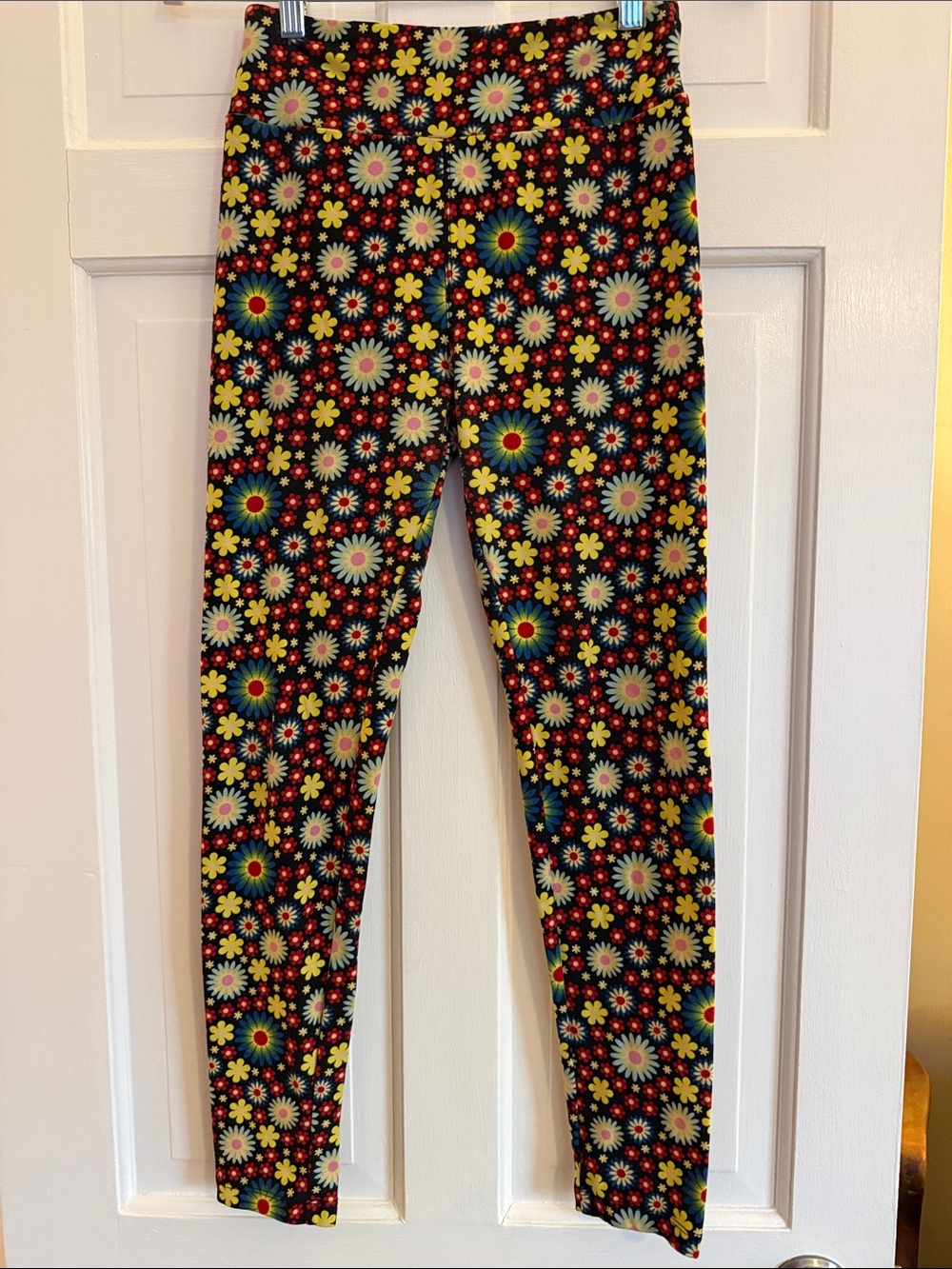 LuLaRoe Black Floral Daisy Leggings with Multicolor Blooms